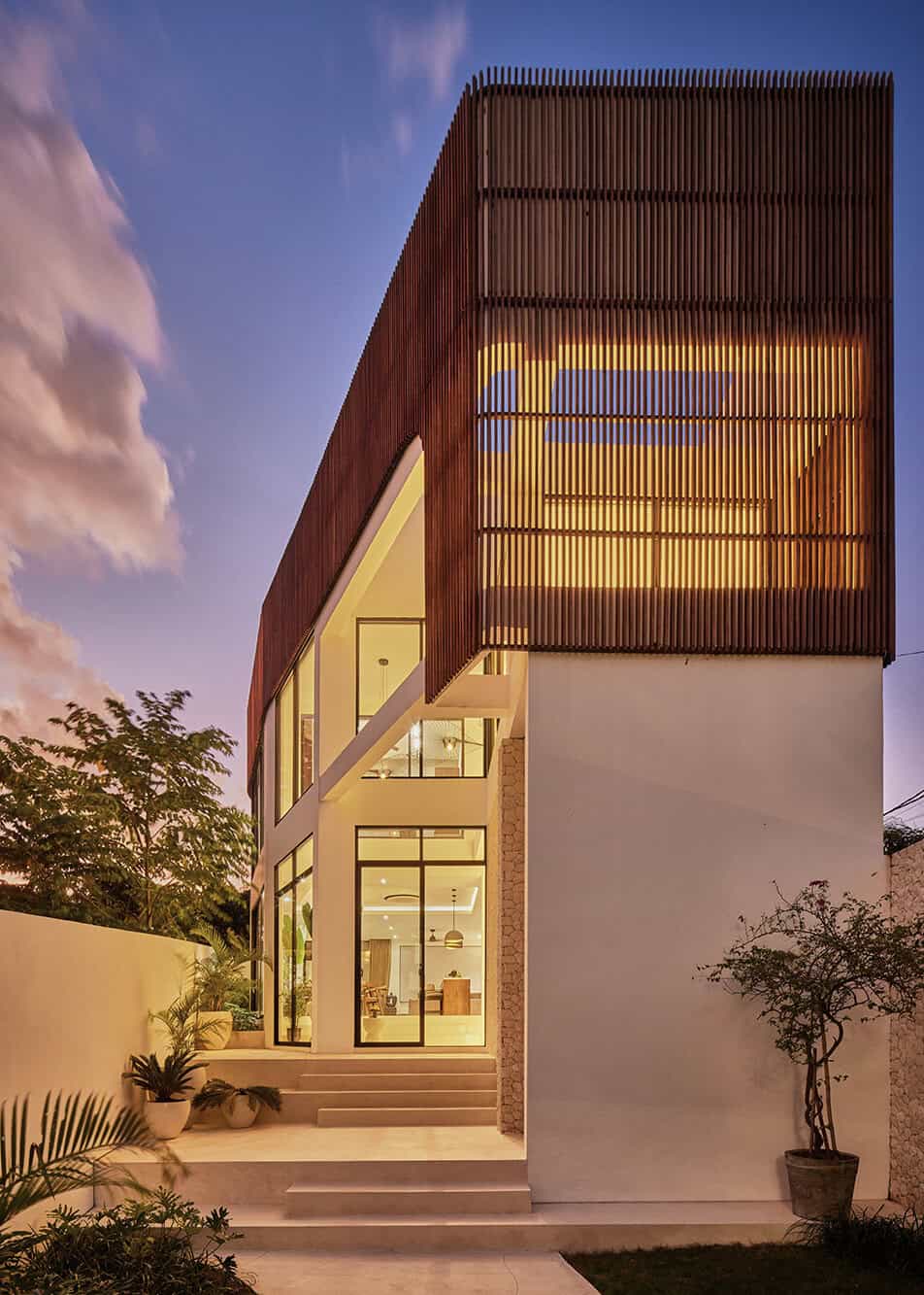 WALKING DISTANCE TO THE BEACH 5 BEDROOM VILLA FOR SALE LEASEHOLD IN PERERENAN BE-1246 